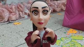 Claudita: la muñeca parlante que conquista el corazón de los electores en México