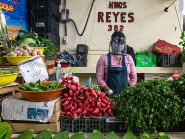 Sobrevivir a la inflación: salario no alcanza para alimentar a familias latinoamericanas