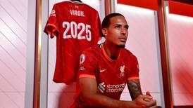 Virgil van Dijk renueva con el Liverpool hasta 2025