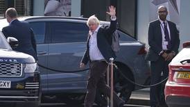 El regreso de Boris Johnson a Londres causa rumores de que se postulará como primer ministro