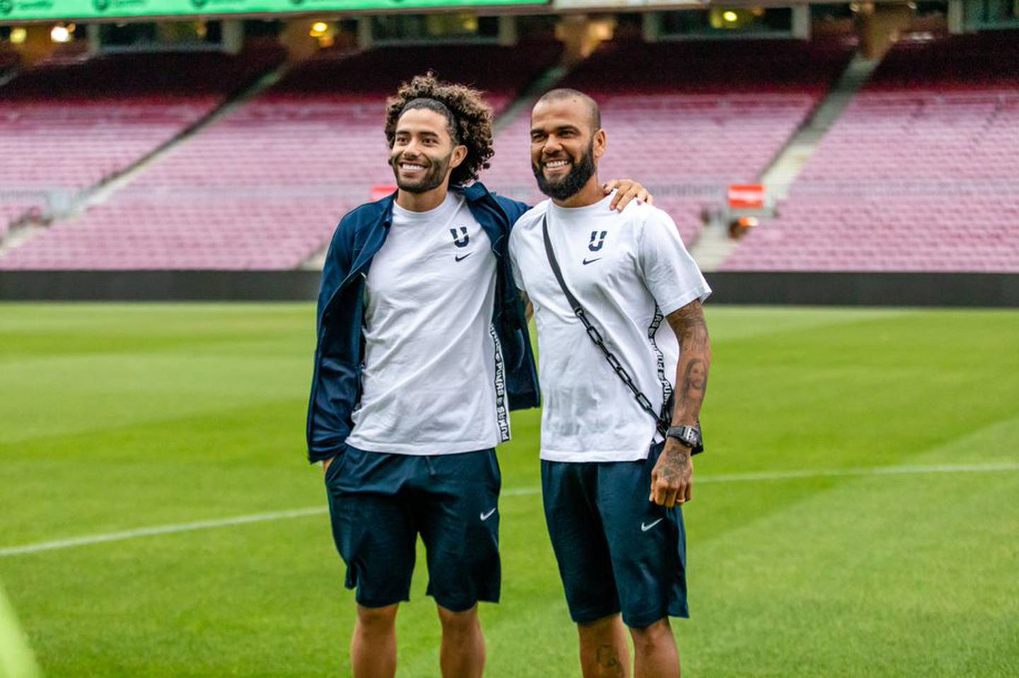 Dani Alves compartió varios momentos con sus compañeros en el Camp Nou | Cortesía