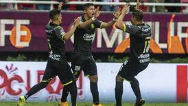 Chivas consigue polémico triunfo ante Necaxa