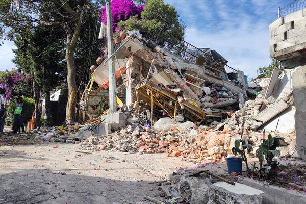 Fuerte explosión por fuga de gas destruye inmueble en la alcaldía Tlalpan