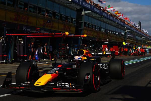 Verstappen conquista la pole position en Melbourne con Checo Pérez en el tercer lugar