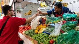 Frutas y verduras empinan más la cuesta de enero: precio sube hasta 145%