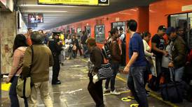 Graban pelea a puño limpio entre mujer y hombre en el Metro