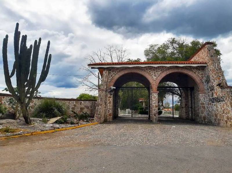El rancho de ‘Los 3 Potrillos’ está ubicada en Tlajomulco de Zúñiga, Jalisco que construido en honor a los hijos del ‘Charro de Huentitán’.