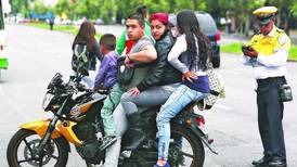 Diputados prohiben que menores de 12 años viajen en motocicletas 