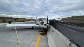Avioneta realiza aterrizaje forzoso en carretera de Jalisco