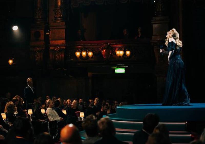 An Audience With Adele fue liberado hace poco y desde su difusión ha causado un gran recibimiento por parte de los fanáticos de la cantante.