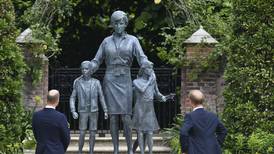 William y Harry se reencuentran en develación de estatua de la princesa Diana