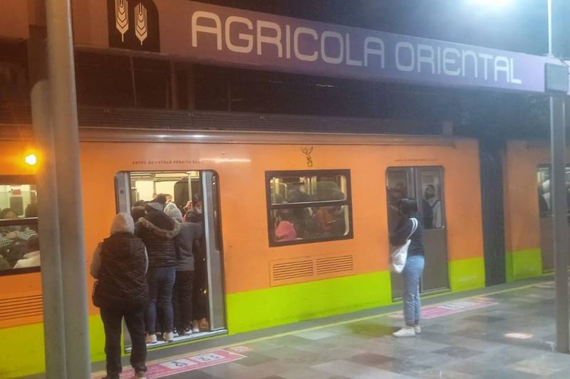 Metro CDMX: Desalojan a usuarios de un tren en la estación Agrícola  Oriental de la Línea A