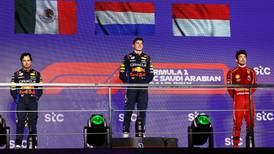 Checo Pérez y Mad Max arrasan Arabia con el 1-2 en el podio