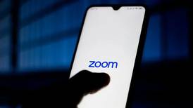 Usuarios explotan en redes sociales con la caída de Zoom; no pueden entrar a sus reuniones