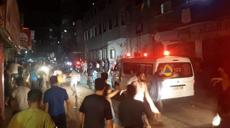 Varias ambulancias transportan muertos y heridos debido a los bombardeos israelíes. (PalestinaLibre)