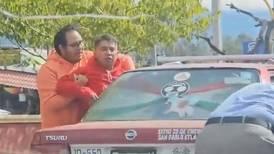 Taxista agrade a golpes a hombre de tercera edad por accidente vial en Oaxaca