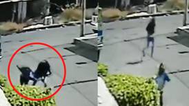 A plena luz del día, hombre golpea y roba pertenecías a mujer en Ecatepec