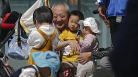 China permitirá tener tres hijos por familia ante envejecimiento de población