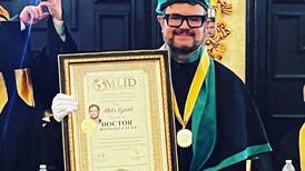 Aleks Syntek recibe doctorado Honoris Causa por su aportación a la música