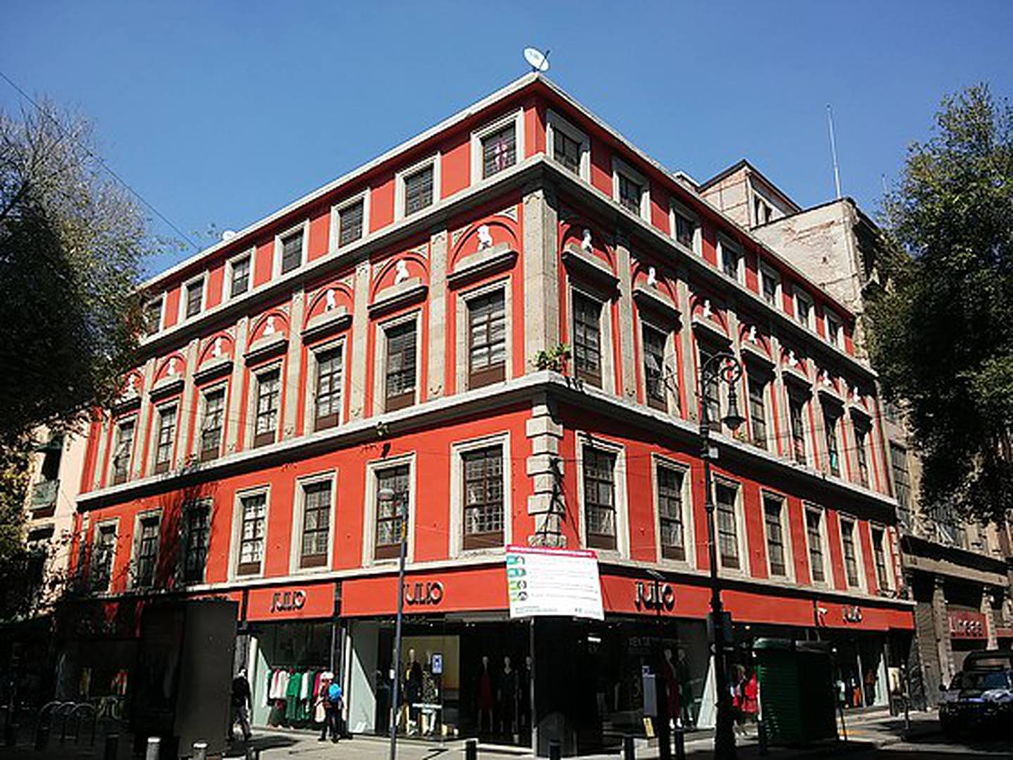 Fue el primer edificio en el país construido para funcionar como hotel.
