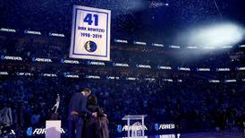 Mavericks rinden homenaje a Dirk Nowitzki al retirar su número 41 