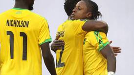 VIDEO: Jugadores de Jamaica se pelean por el balón para cobrar penal