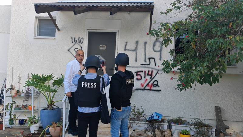 Recorrido para prensa en el kibutz Kfar Aza en el que participó Publimetro