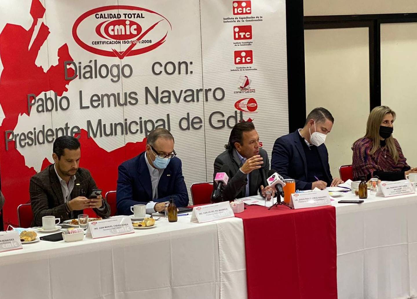 Reunión del presidente municipal de Guadalajara, Pablo Lemus, con los empresarios, para exponer los proyectos de obra pública.