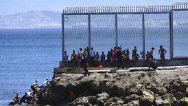 Marruecos refuerza seguridad y frena a migrantes que buscan llegar a España
