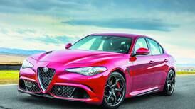 Alfa Romeo presume sus autos en pista