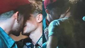 Video: Gael García y Bad Bunny protagonizan apasionado beso en la cinta Cassandro