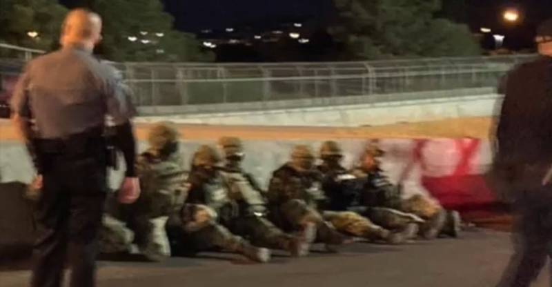 Militares son detenidos en EU después de cruzar la frontera; los despojaron de sus armas