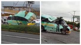 Camión choca, queda destruido y sigue avanzando en Morelia