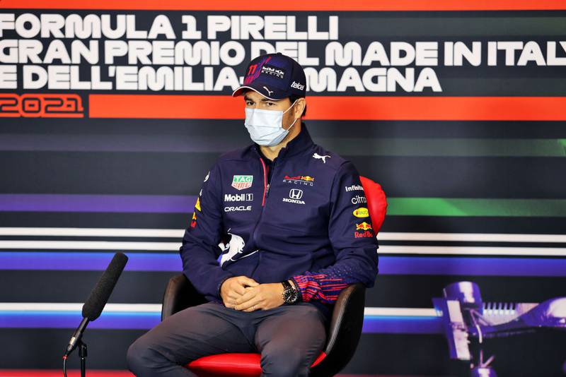 Checo Pérez todavía necesita tiempo ara acoplarse a su Red Bull