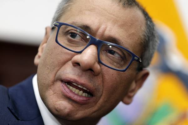 Ecuador busca permiso de México para ingresar a embajada en Quito y detener al expresidente Jorge Glas