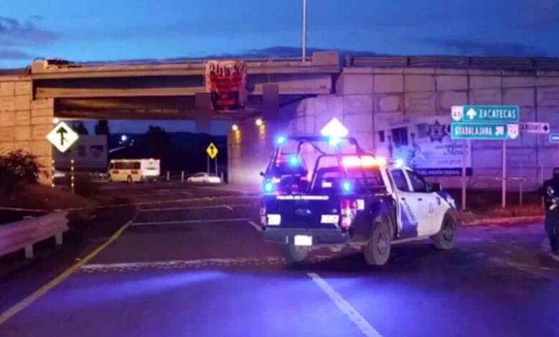 Zacatecas: encuentran colgados dos cuerpos en puente