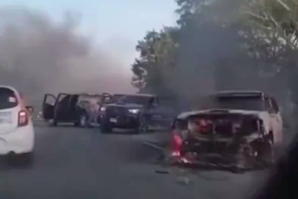 Terror en Chiapas: grupos del crimen se enfrentan y queman vehículos en carretera de Tuxtla