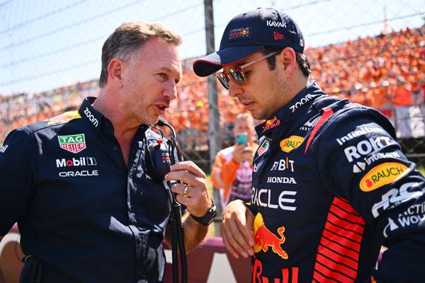 Horner elogia a Checo Pérez y asegura que tiene futuro en Red Bull