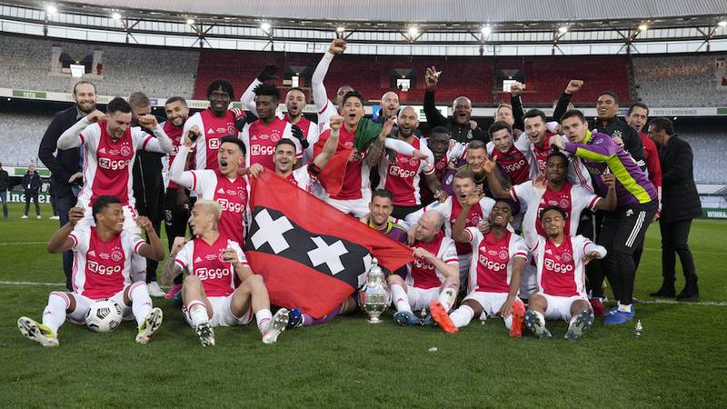 Edson Álvarez y el Ajax son campeones de la Copa de Holanda