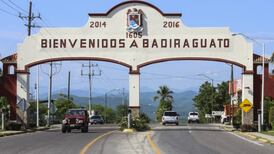 Hombres armados retienen a periodistas que cubrían gira de AMLO en Badiraguato, Sinaloa