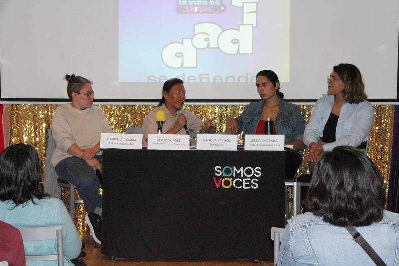 Gabriela Loaira, Rocío Suárez (CAIT), Daniela Muñoz (Transsalud) y Jessica Marjane (Red de Juventudes Trans)