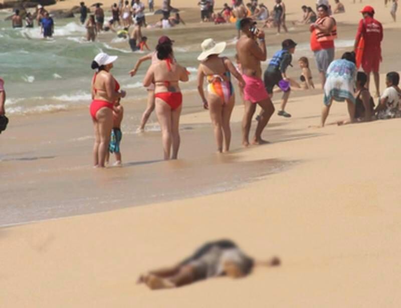 Cuerpos sin vida fueron arrojados del mar en Acapulco.