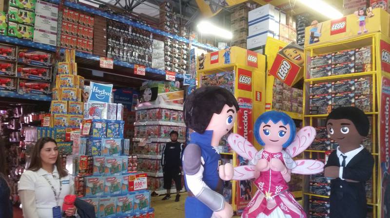 Las tiendas ya cuentan con espacios especiales para venta de juguetes. | Alexandra Ortiz