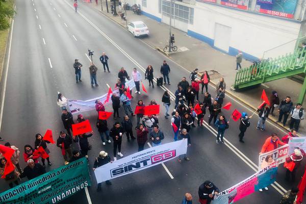 Miembros del Sindicato del Colegio de Bachilleres protestan en varios puntos de la CDMX