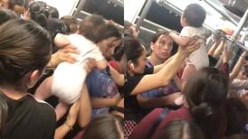 Bebé causa sensación en redes por su peculiar forma de viajar en Metro