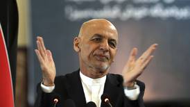 Presidente de Afganistán escapó cargado de dinero; llenó cuatro carros y un helicóptero