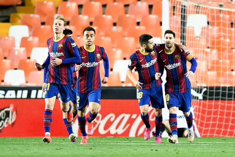 Barcelona se mantiene con vida en la Liga española