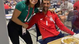 Halterista mexicana Ana Ferrer presume foto con Djokovic