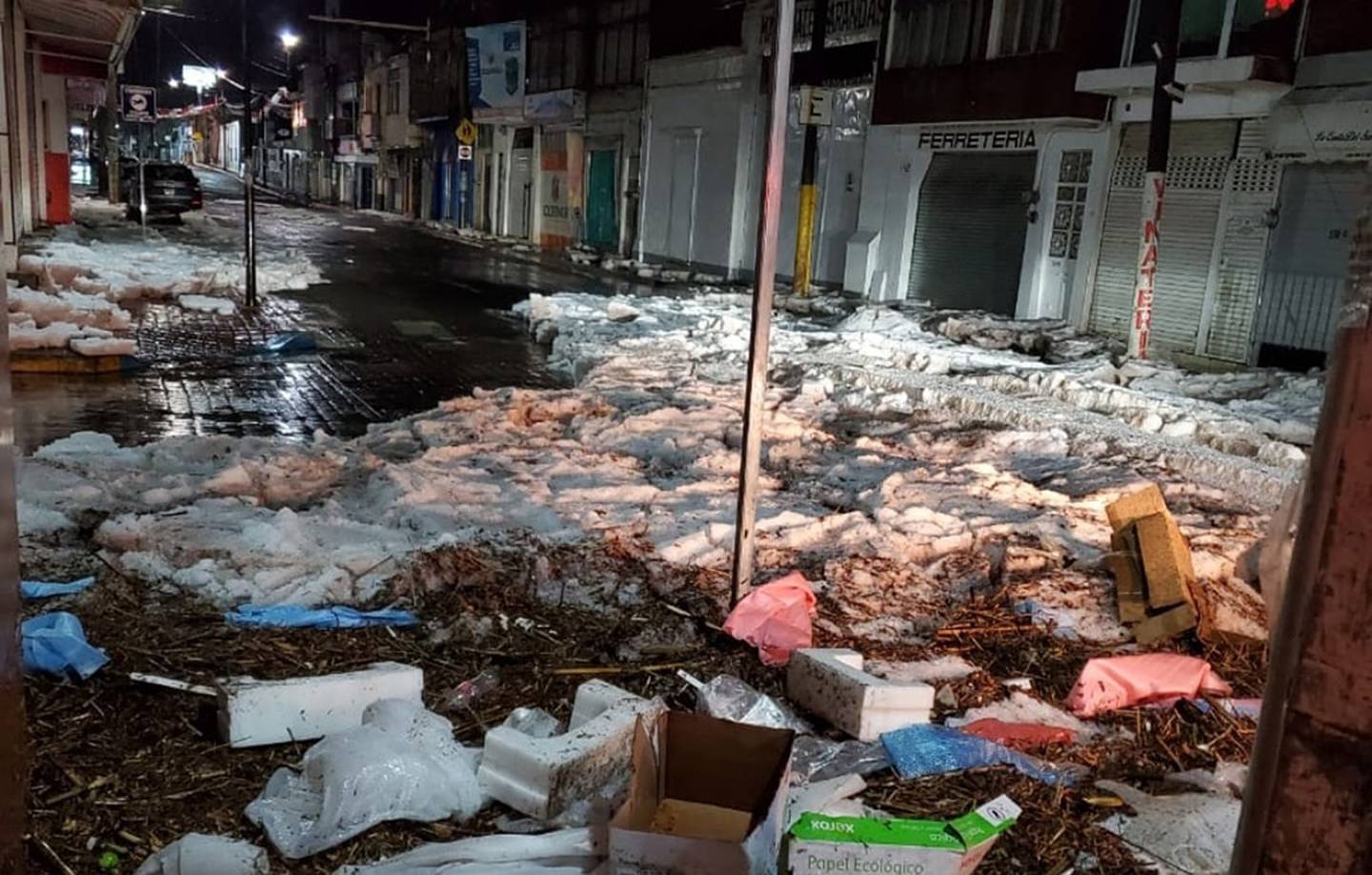 Se informó que seis viviendas sufrieron daños a causa de la granizada que se registró esta madrugada en el municipio de Los Altos de Jalisco.