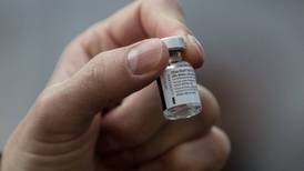 Vacunación debe abrirse a la participación privada